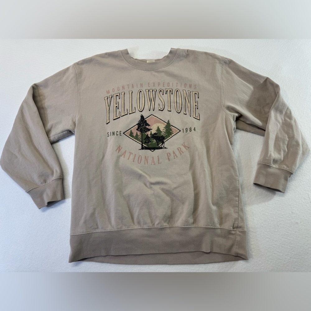 Yellowstone National Park Graphic Women's M Crew Neck Sweater - Tan